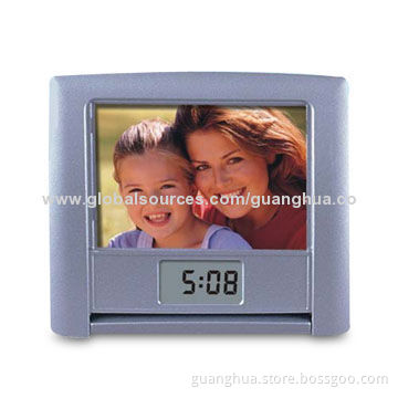 2014 Latest Novelty Design Talking Clock with Photo Frame, Daily Alarm and Time Speaking Functions